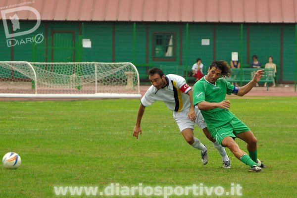 I due capitani Marco Salis e Vincenzo Palumbo in contrasto